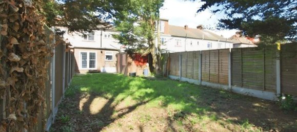 3 bedrooms House in Romford, United Kingdom No. 12451 23