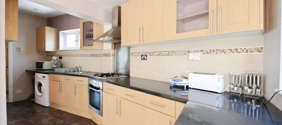 3 bedrooms House in Romford, United Kingdom No. 12451 3