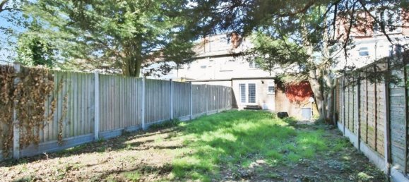 3 bedrooms House in Romford, United Kingdom No. 12451 6