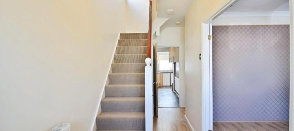 3 bedrooms House in Romford, United Kingdom No. 12451 8