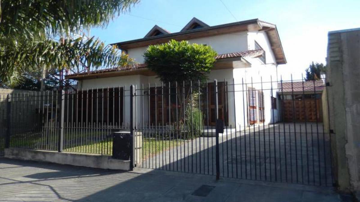 3 bedrooms House in Quilmes, Argentina No. 61449
