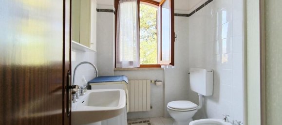 4-salle Appartement à Carrara, Italy No. 71179 24