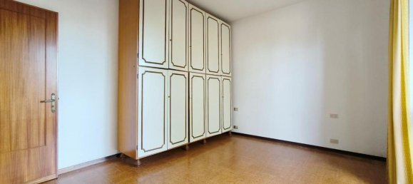 4-salle Appartement à Carrara, Italy No. 71179 23
