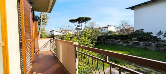 4-salle Appartement à Carrara, Italy No. 71179 10