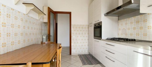 4-salle Appartement à Carrara, Italy No. 71179 12