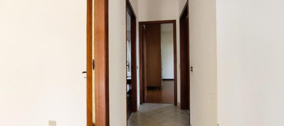 4-salle Appartement à Carrara, Italy No. 71179 16