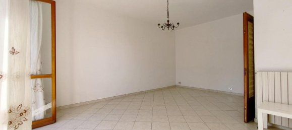 4-salle Appartement à Carrara, Italy No. 71179 4
