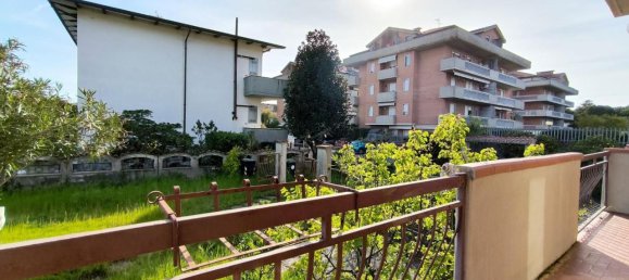 4-salle Appartement à Carrara, Italy No. 71179 11