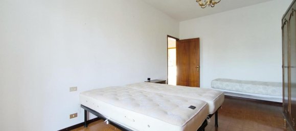 4-salle Appartement à Carrara, Italy No. 71179 18