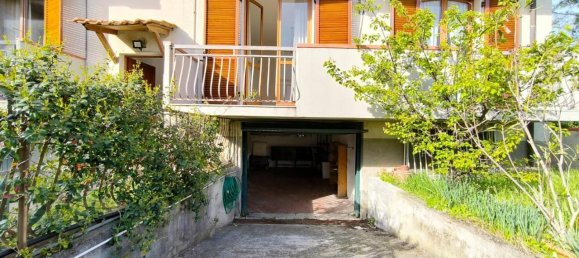 4-salle Appartement à Carrara, Italy No. 71179 3