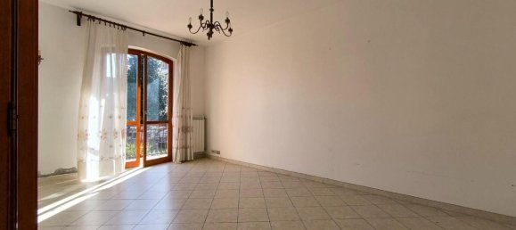 4-salle Appartement à Carrara, Italy No. 71179 9