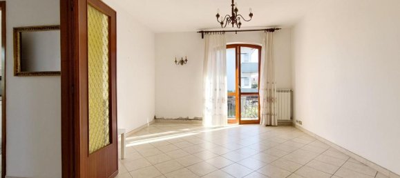 4-salle Appartement à Carrara, Italy No. 71179 8