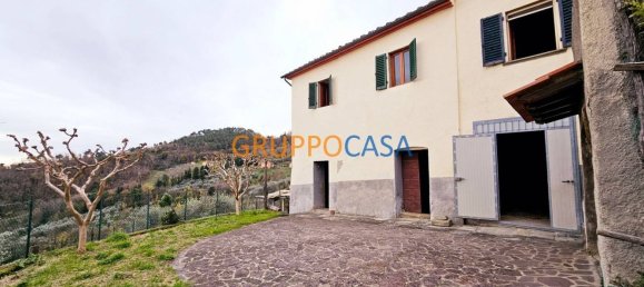 Дом с 4 комнатами в Пеша, Италия № 175258 2