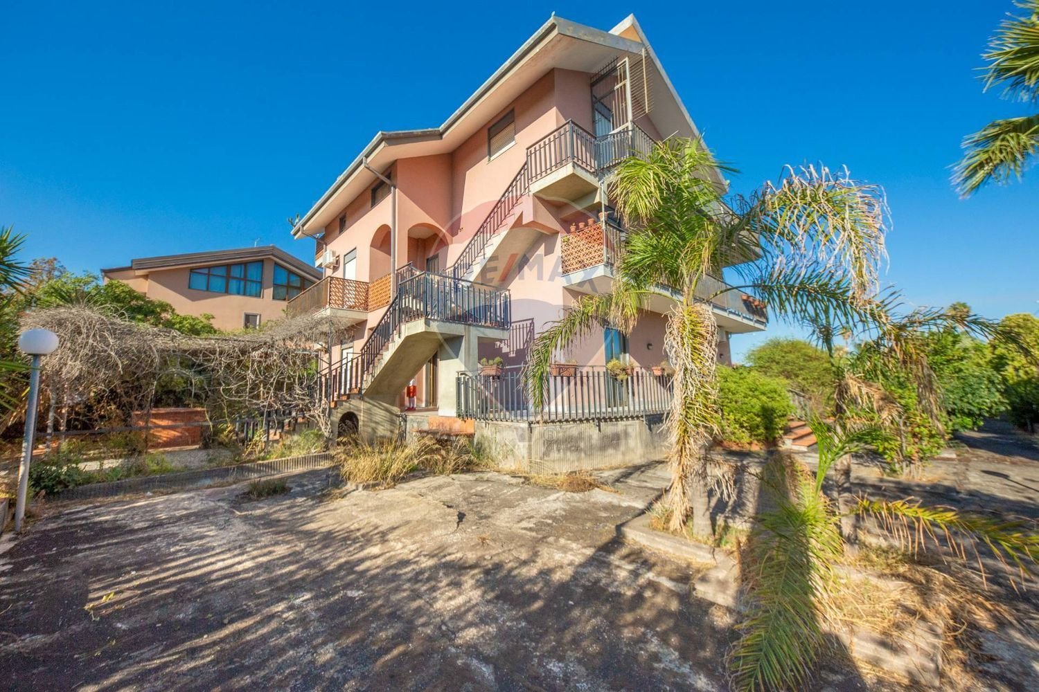 Casa de 16 habitaciónes en Mascalucia, Italy No. 102539