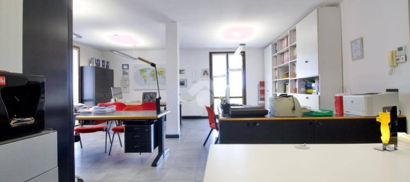 73m² Office in Reggio Emilia, Italy No. 371698 21