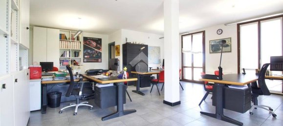 73m² Office in Reggio Emilia, Italy No. 371698 4