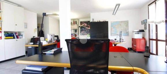 73m² Office in Reggio Emilia, Italy No. 371698 8