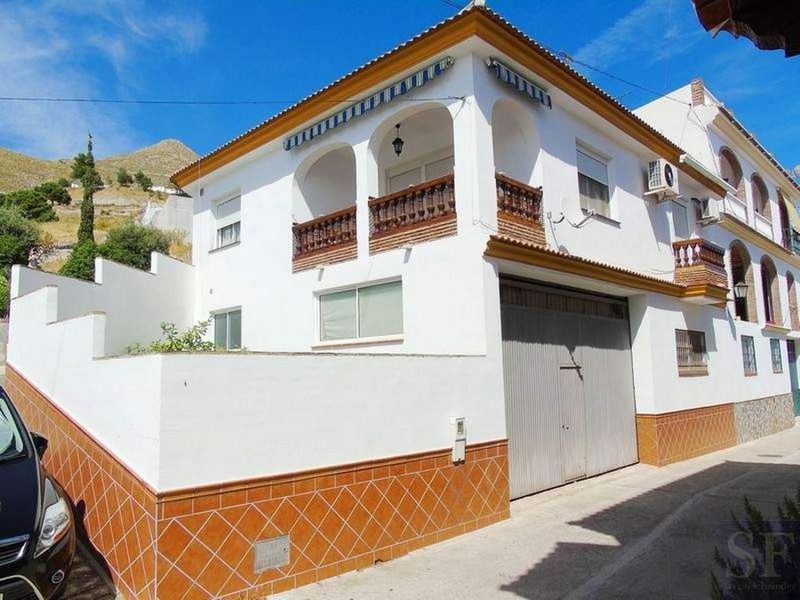 5 bedrooms Townhouse in Competa, Spain No. 219483