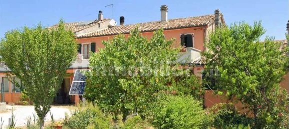 4 bedrooms Apartment in Urbino, Italy No. 265459 8