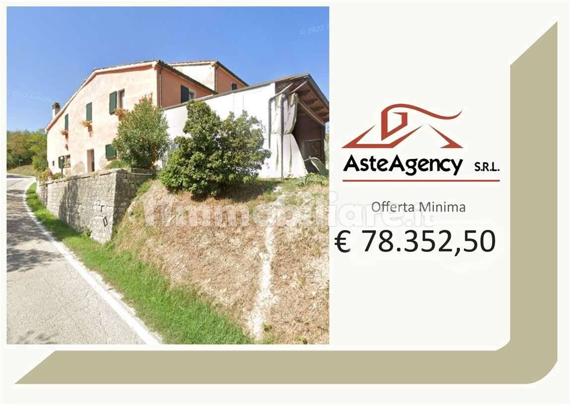 4 bedrooms Apartment in Urbino, Italy No. 265459
