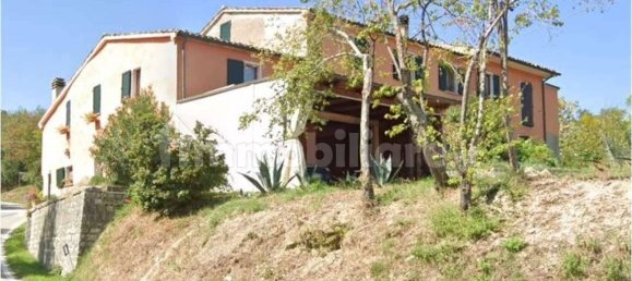 4 bedrooms Apartment in Urbino, Italy No. 265459 5