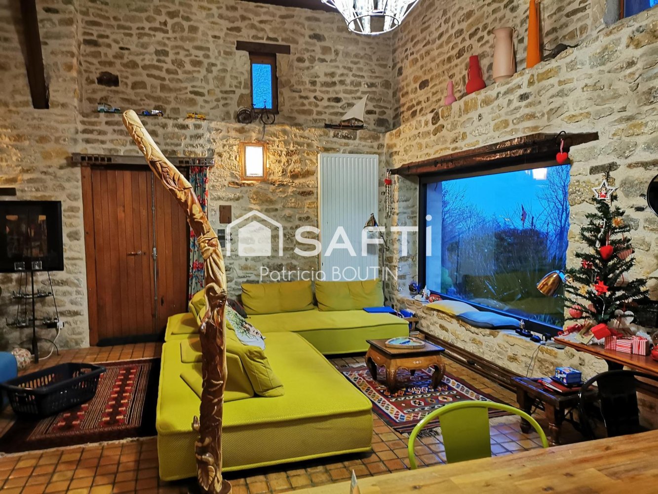 Casa de 5 dormitorios en Deux-Sevres, France No. 280143