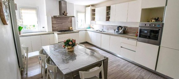 5 rooms Apartment in Venice, Italy No. 154189 3