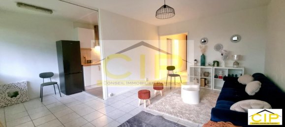 2 bedrooms Apartment in Paris, France No. 170375 2