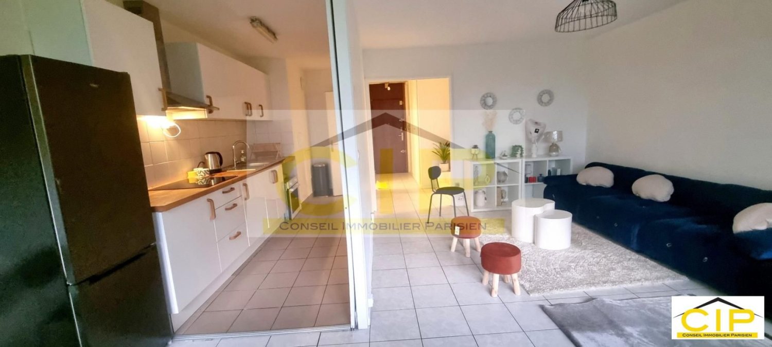 2 bedrooms Apartment in Paris, France No. 170375