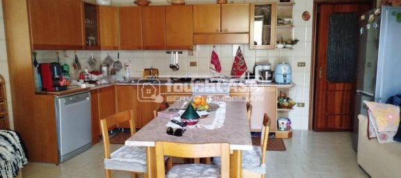 5-salle Bâtiment à Lusciano, Italy No. 8826 12