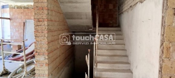 5-salle Bâtiment à Lusciano, Italy No. 8826 2