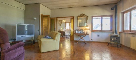 5 bedrooms Villa in Castelnuovo di Porto, Italy No. 10613 26