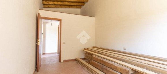 5 bedrooms Villa in Castelnuovo di Porto, Italy No. 10613 2