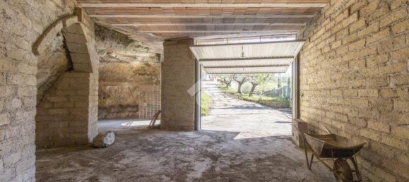 5 bedrooms Villa in Castelnuovo di Porto, Italy No. 10613 12