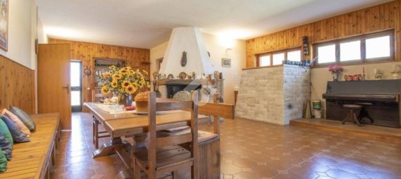 5 bedrooms Villa in Castelnuovo di Porto, Italy No. 10613 30