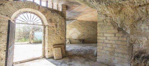 5 bedrooms Villa in Castelnuovo di Porto, Italy No. 10613 10