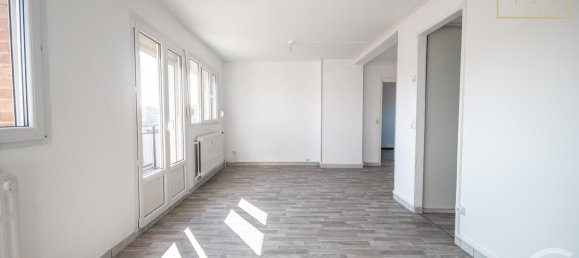 2 bedrooms Apartment in Maubeuge, France No. 50692 3