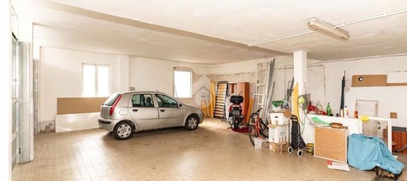 Дом с 5 комнатами в Кьери, Италия № 162711 25