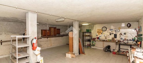 Дом с 5 комнатами в Кьери, Италия № 162711 27