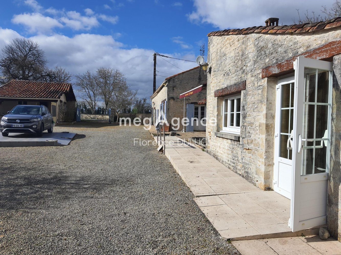 9 Schlafzimmer Haus in Romazieres, France, Nr. 102199