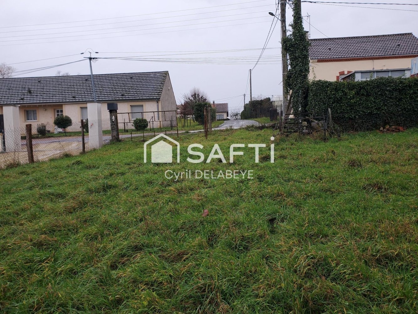 Terreno em Saint-Berain-sous-Sanvignes, France 2000 m² N.º 79883