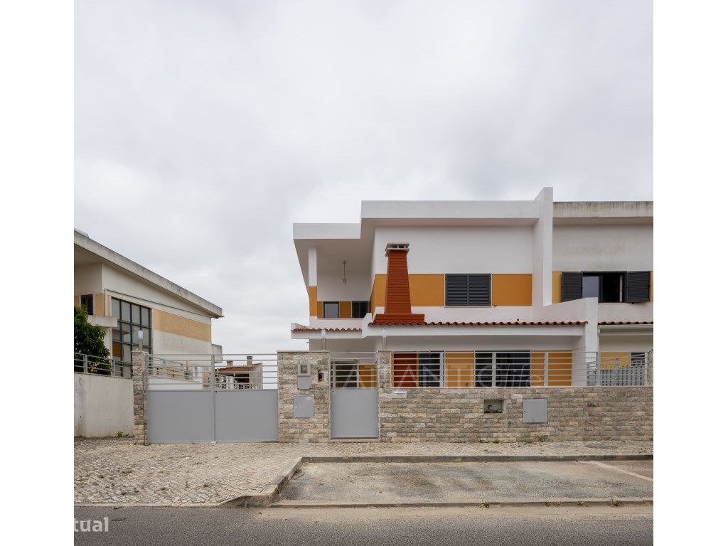 3 bedrooms House in Amadora, Portugal No. 292403