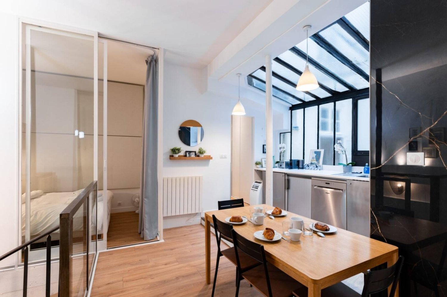 5 bedrooms Apartment in Paris, France No. 173414