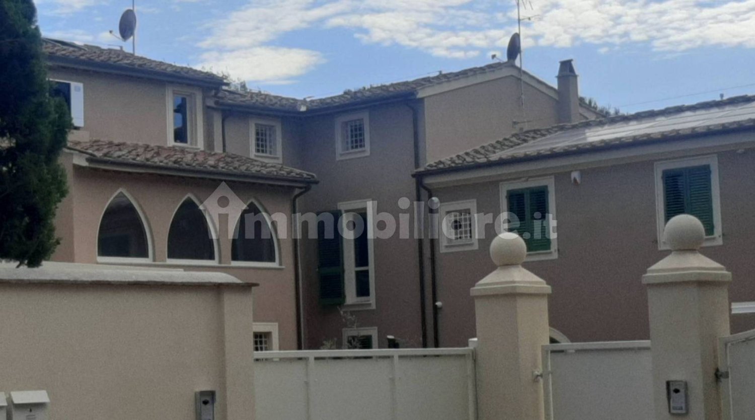 18 Schlafzimmer Wohnung in Cascina, Italy, Nr. 81925