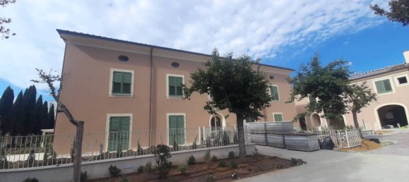 Квартира с 18 спальнями в Кашина, Италия № 81925 6