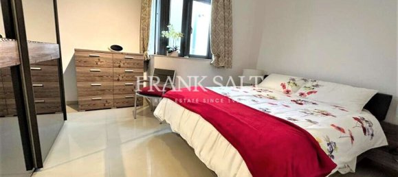 3 bedrooms Penthouse in Sliema, Malta No. 373 11