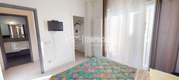 Вилла с 4 комнатами в Ладисполи, Италия № 147911 2