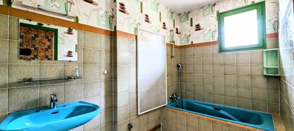 Villa de 4 dormitorios en Saint-Julien-les-Villas, France No. 67826 8