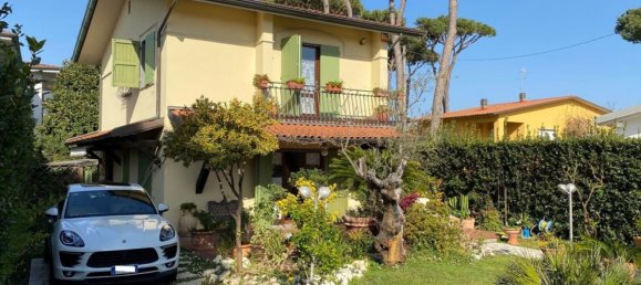 5 rooms Villa in Montignoso, Italy No. 49601 2