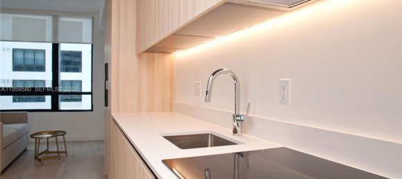 Коммерческая недвижимость 35.86м² в Майами, Майами-Дейд, Флорида, США № 614271 6